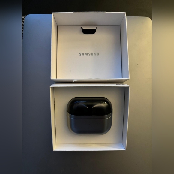 Samsung Galaxy Buds3 en Argent oreillettes neuves - Picture 5 of 10